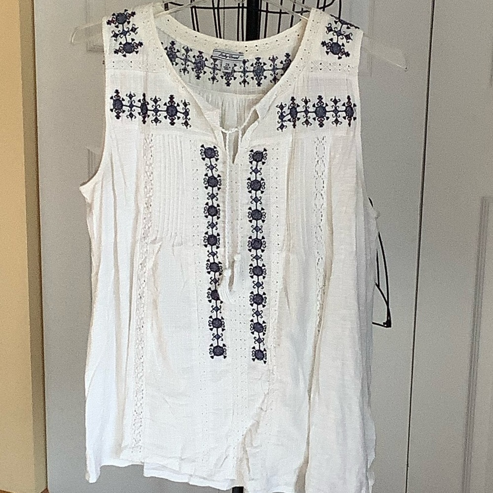 Lucky Brand White and Blue Embroidered Sleeveless Blouse